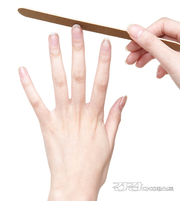 손톱을 건강하게 유지하는 방법 5가지